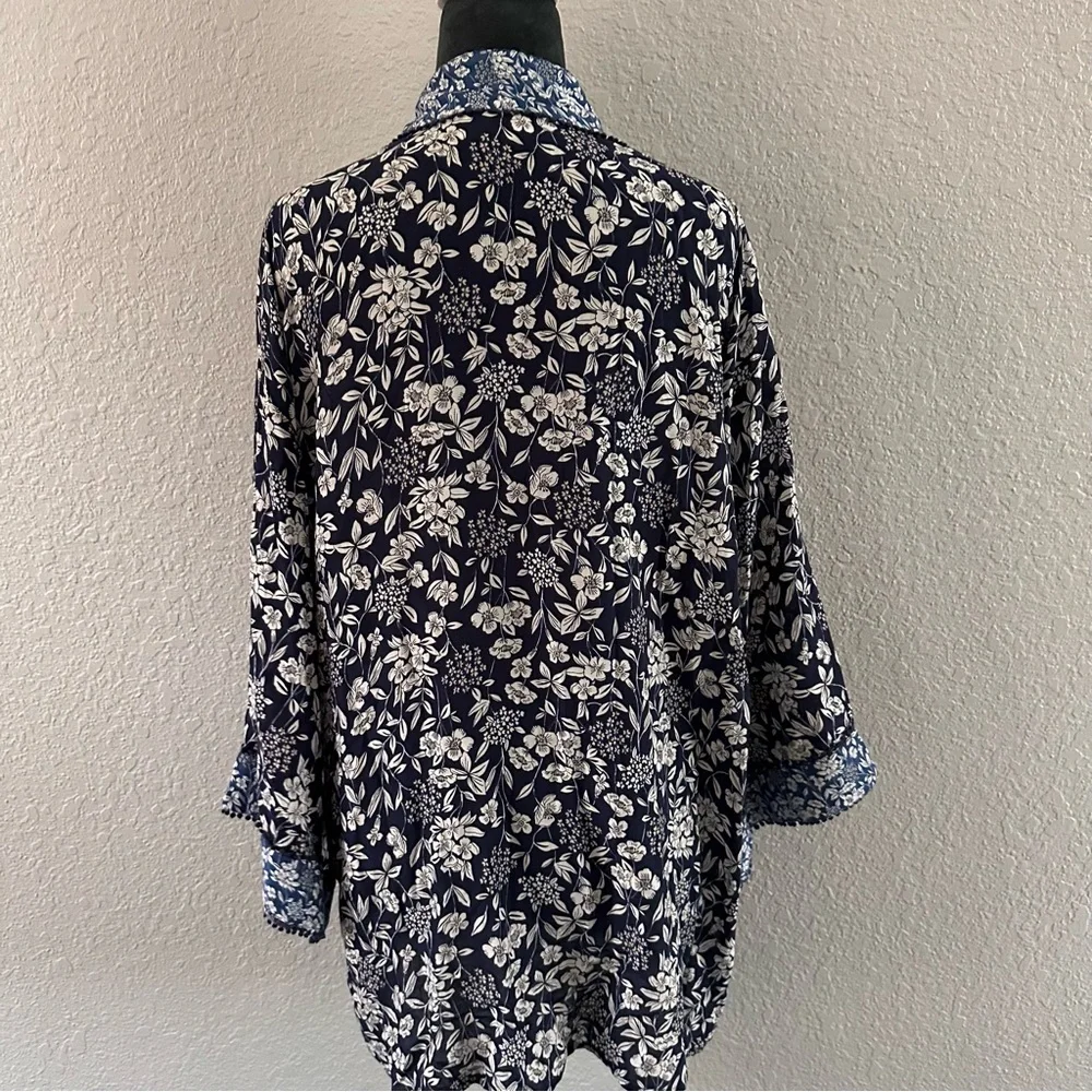Navy Blue & White Floral Kimono Cardigan with Lace Trim – Size Large - Picture 3 of 8